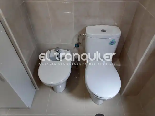 Baño de Piso de alquiler en Madrid con Terraza, Amueblado y Lavadora