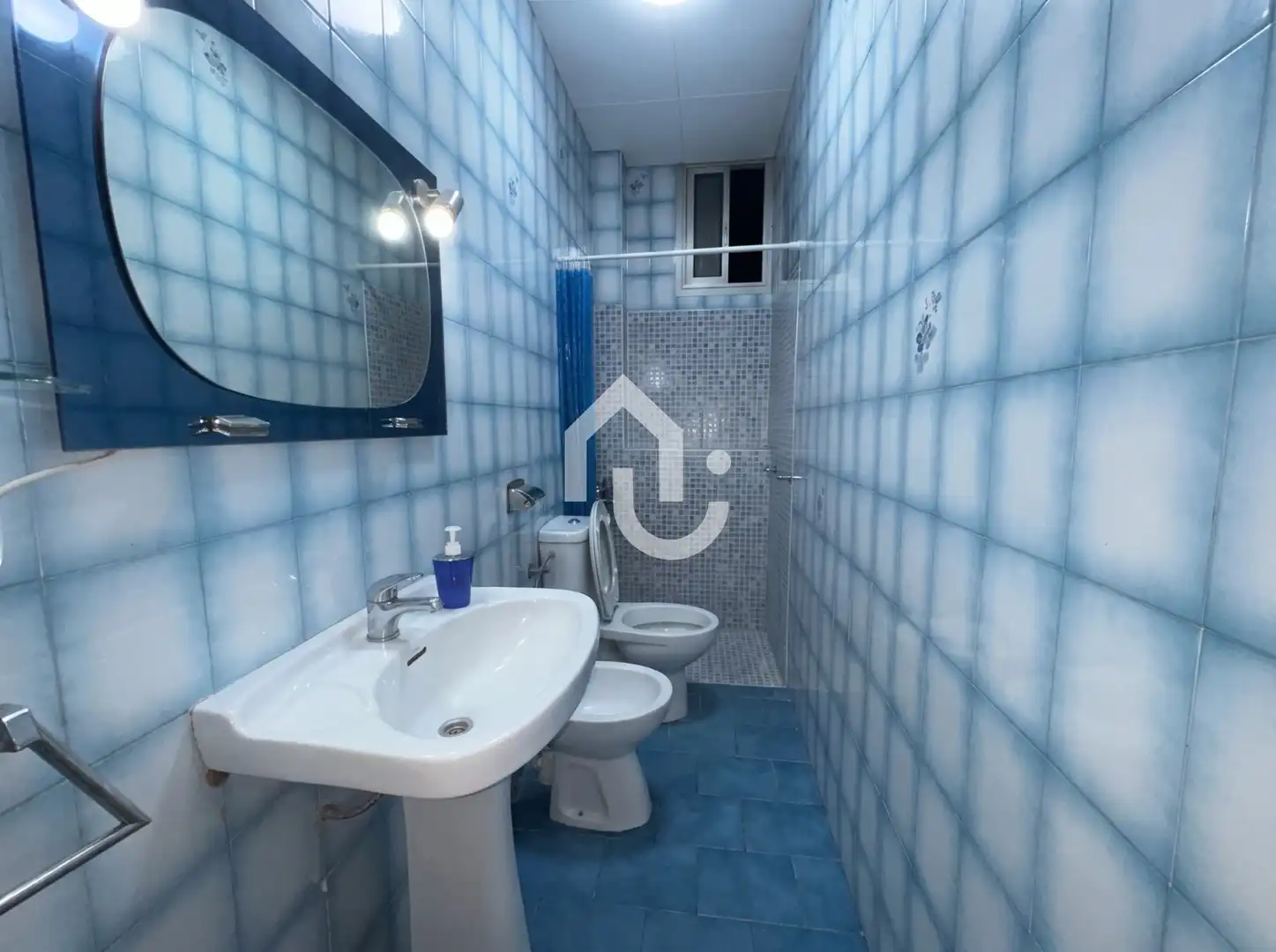 Badezimmer von Erdgeschoss zum Verkauf in Barcelona mit Abstellraum