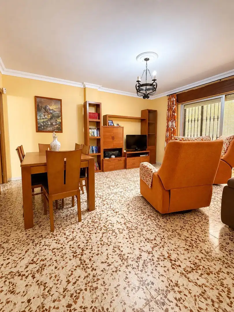 Wohnzimmer von Wohnung zur Miete in Punta Umbría mit Möbliert