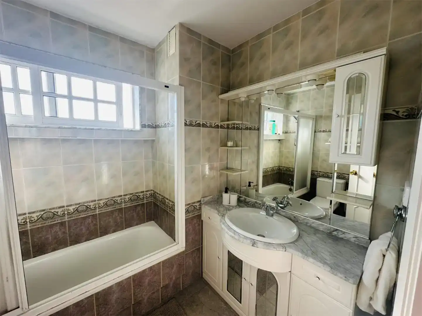 Bathroom of Duplexes for rent in Oleiros