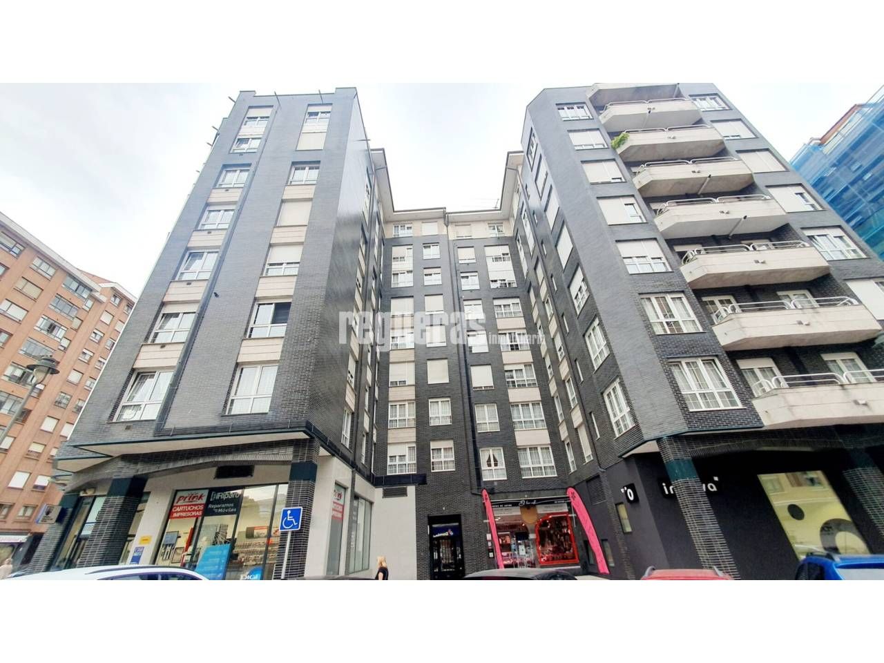 Vista exterior de Pis de lloguer en Avilés amb Calefacció, Parquet i Moblat