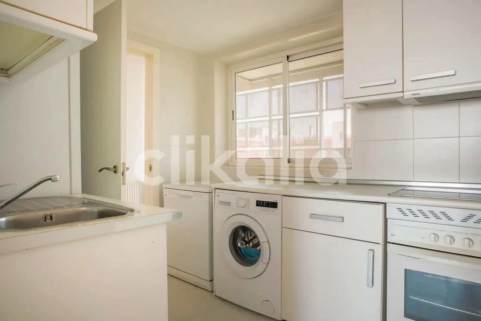 Kitchen of Flat for sale in Madrid  with Heating, Terrace and Storage room