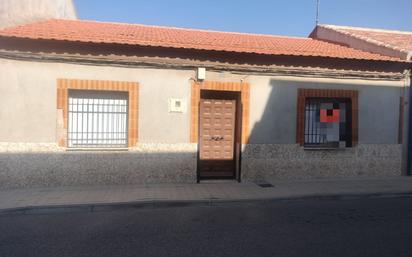 Exterior view of Country house for sale in Argamasilla de Calatrava  with Heating, Private garden and Terrace