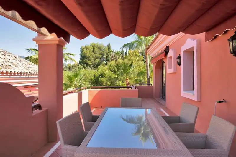 Terrasse von Dachboden zur Miete in Marbella mit Klimaanlage, Terrasse und Schwimmbad