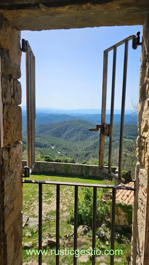 Jardí de Finca rústica en venda en Les Llosses amb Jardí privat, Terrassa i Balcó