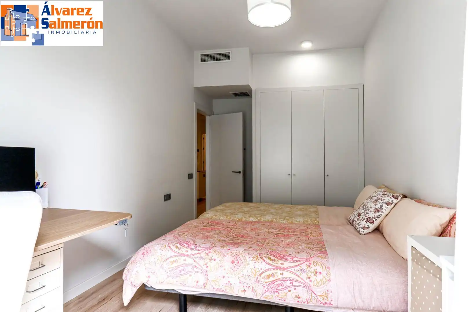 Dormitori de Pis en venda en Granada amb Moblat i Piscina comunitària