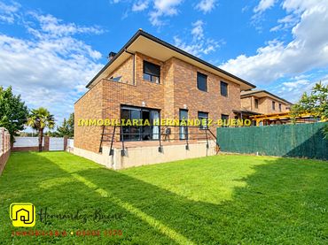 Semi-detached house with garden for sale in Pelabravo