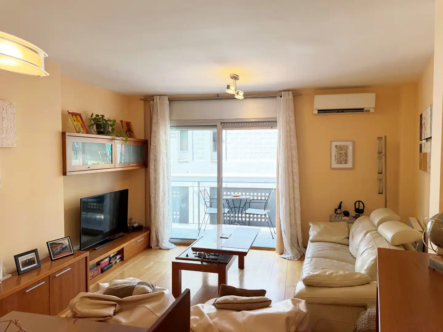 Living room of Flat for sale in Barcelona  with Air Conditioner, Heating and Furnished