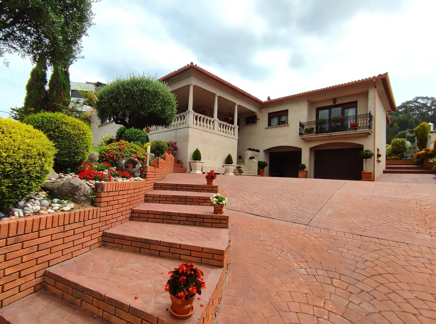 Vista exterior de Casa o xalet en venda en Gondomar amb Jardí privat, Parquet i Terrassa