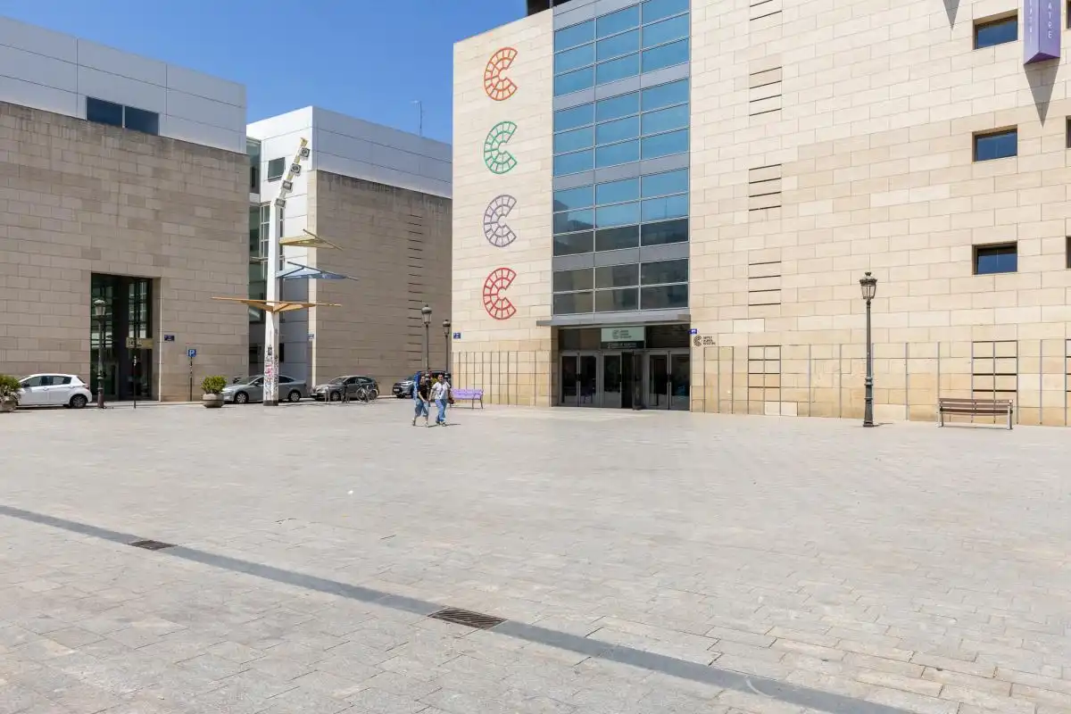 Piso en venta en C/ de Villena, El Pilar