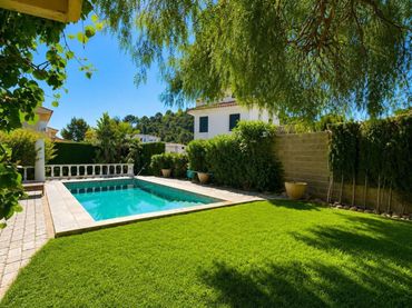 House with balcony for sale in Alfinach - Los Monasterios