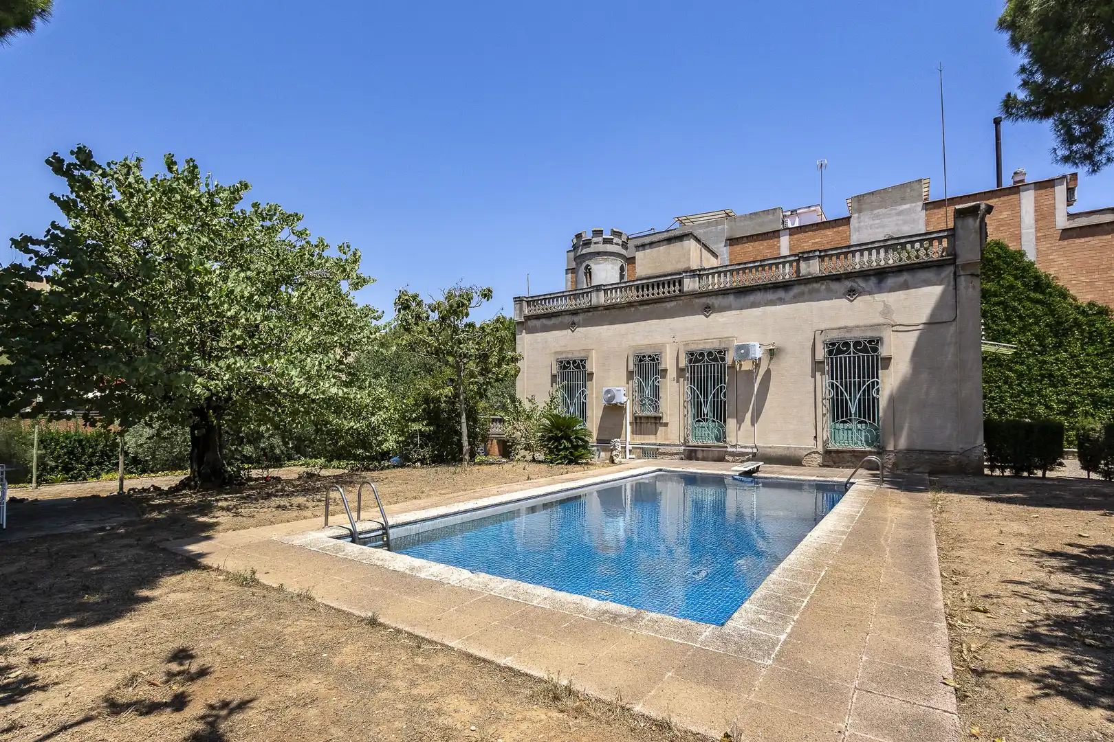 Piscina de Edifici en venda en Sant Boi de Llobregat