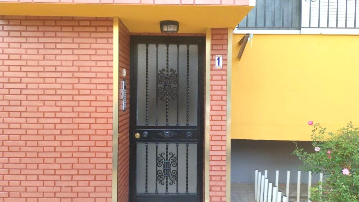 Exterior view of Flat for sale in  Sevilla Capital
