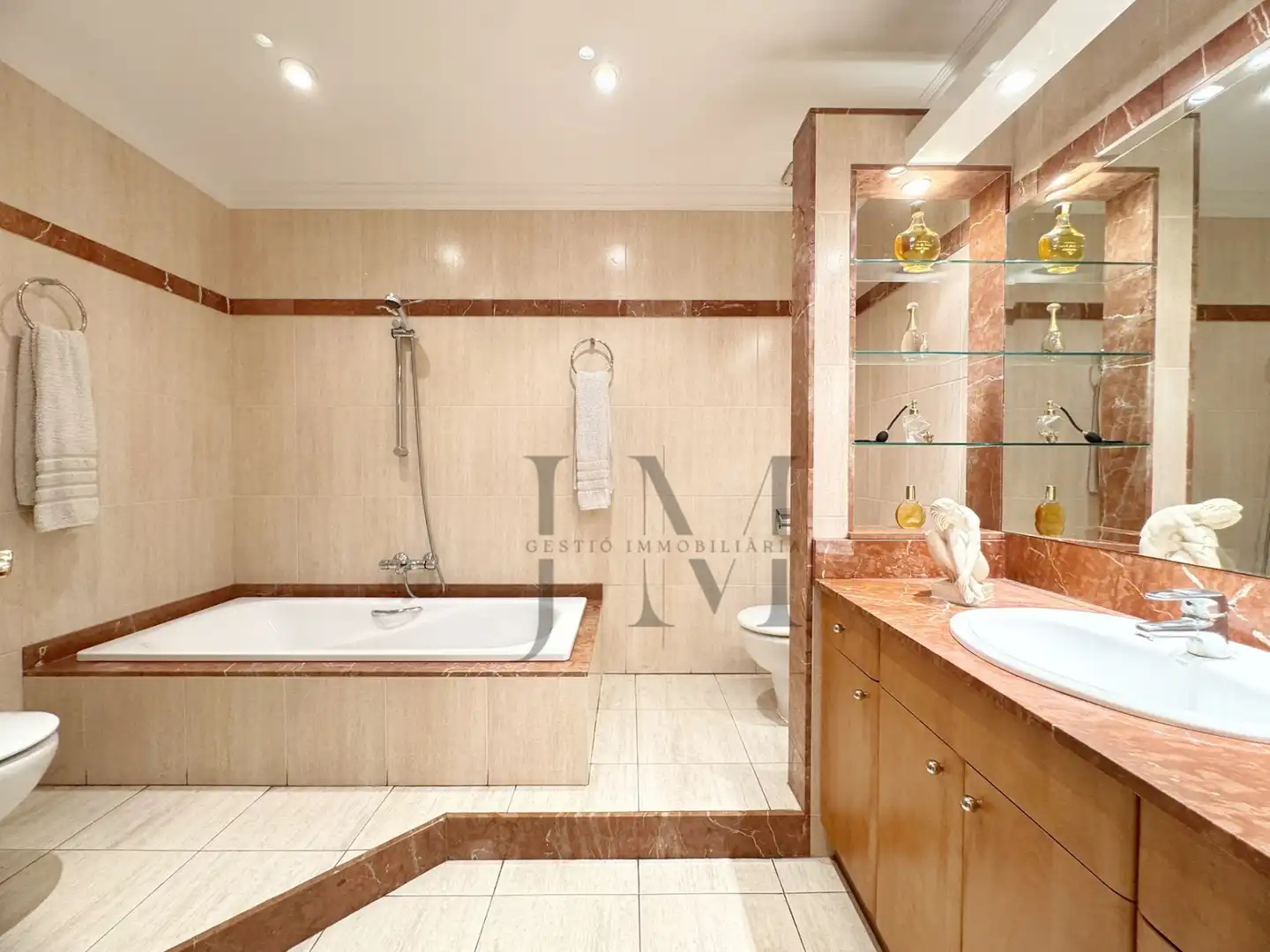 Badezimmer von Maisonette zum Verkauf in Terrassa mit Heizung, Terrasse und Abstellraum