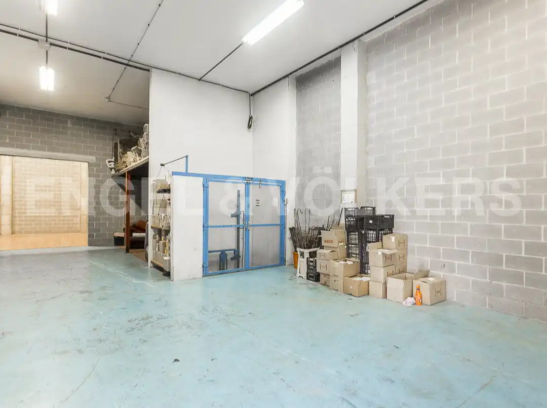 Nau industrial de lloguer en Sant Feliu de Llobregat
