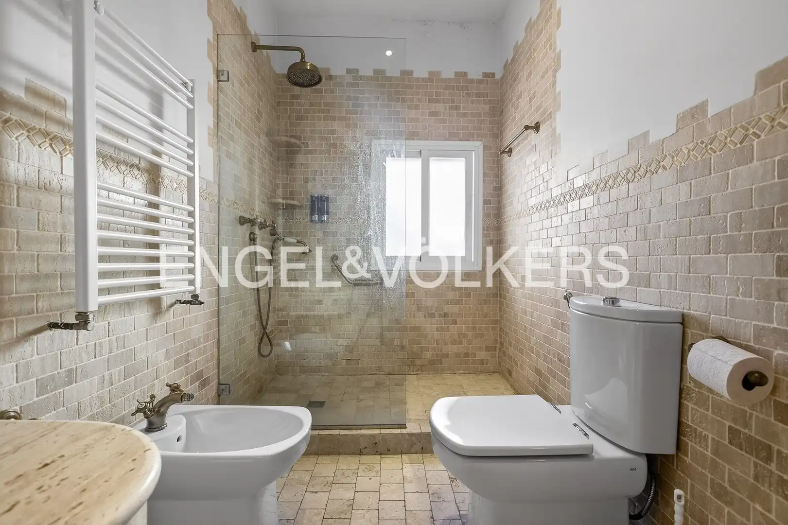 Bathroom of Houses for sale in Sevilla  with Air Conditioner, Heating and Parquet flooring