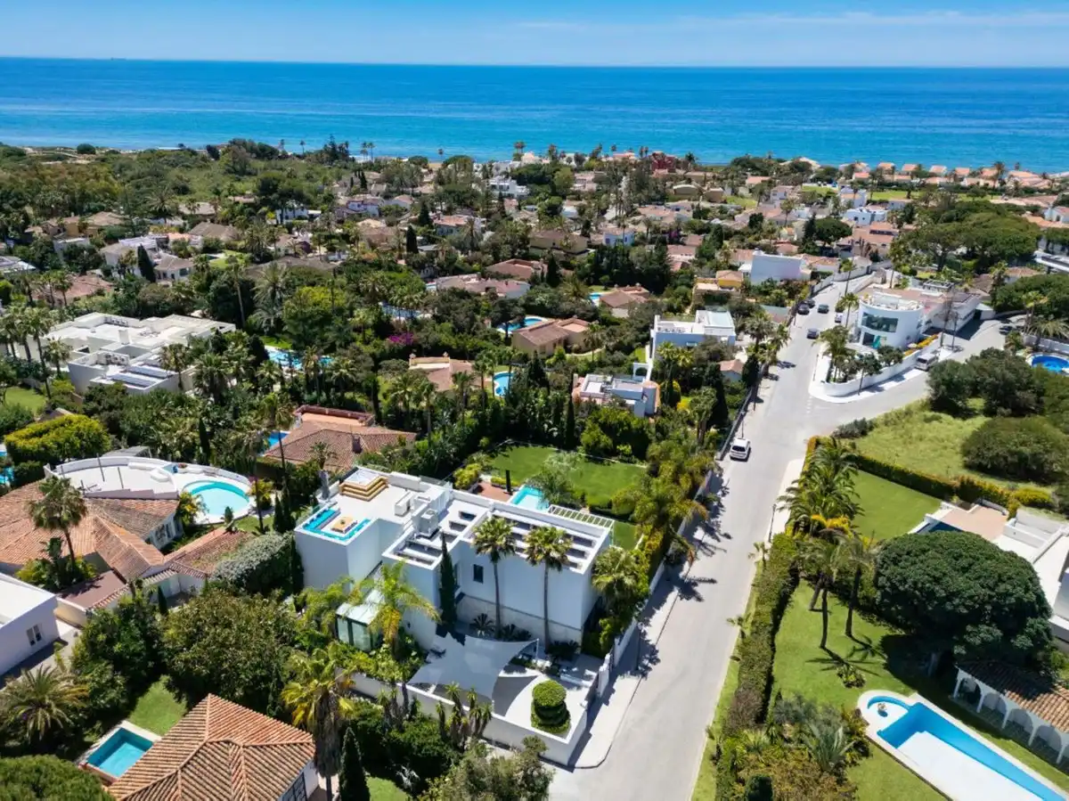 Vista exterior de Casa o chalet en venta en Marbella con Aire acondicionado, Jardín privado y Terraza
