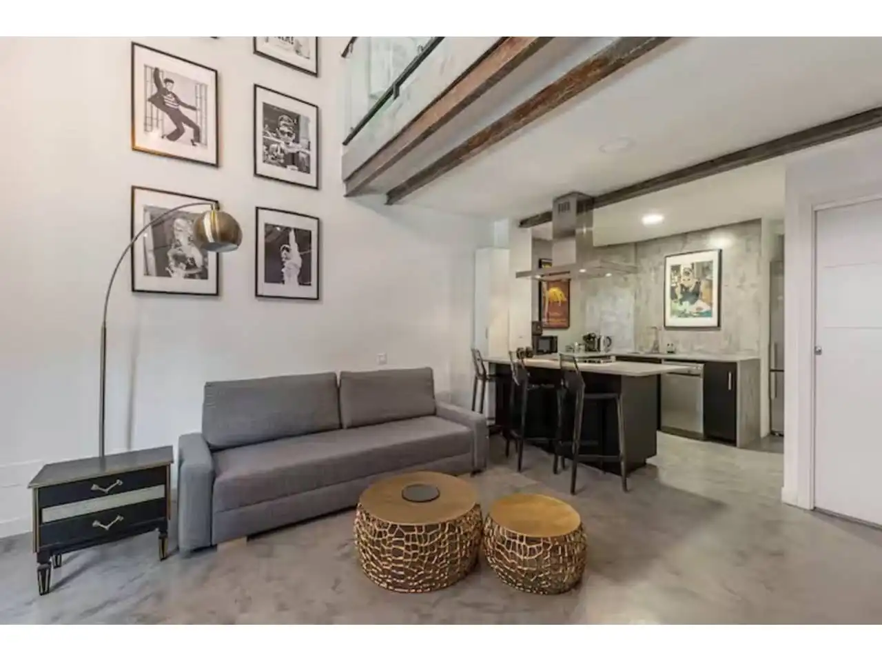 Sala d'estar de Dúplex en venda en  Barcelona Capital amb Parquet