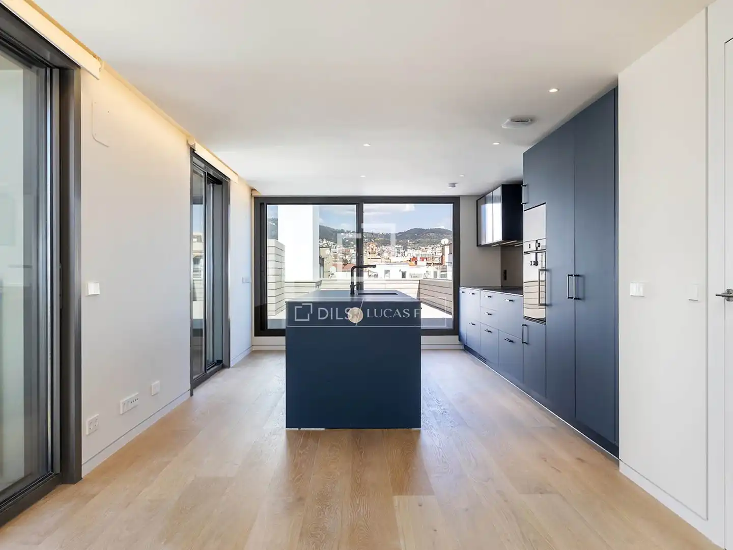 Kitchen of Attic for sale in Barcelona  with Air Conditioner, Terrace and Swimming Pool