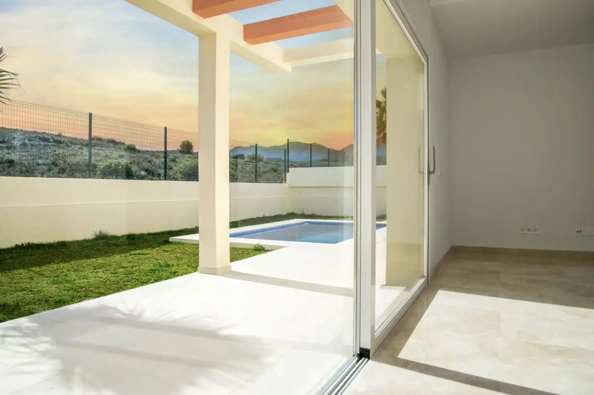 Adossat amb piscina en venda a Coín, imagen 3