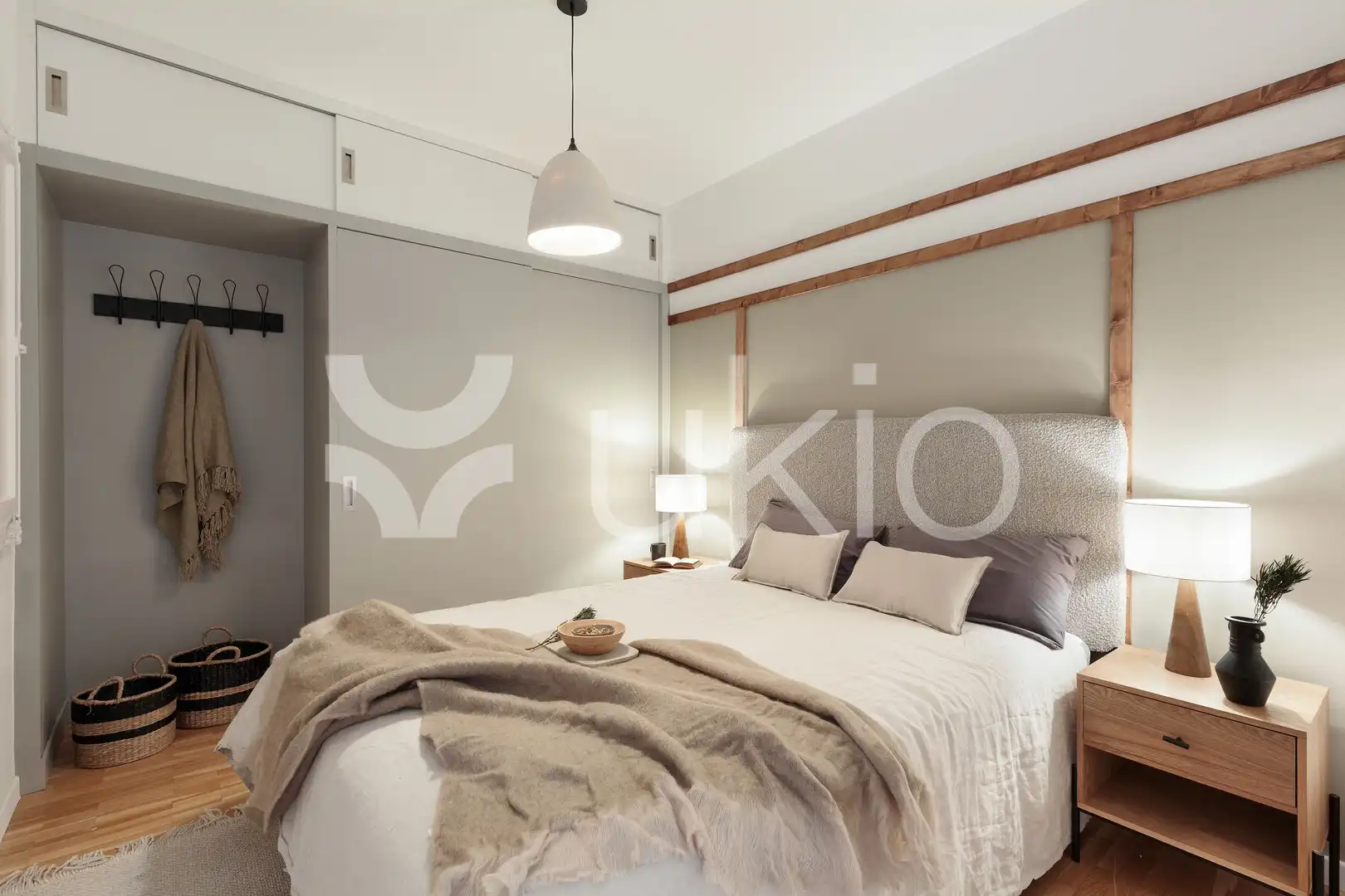 Dormitori de Apartament de lloguer en Barcelona amb Aire condicionat, Terrassa i Moblat