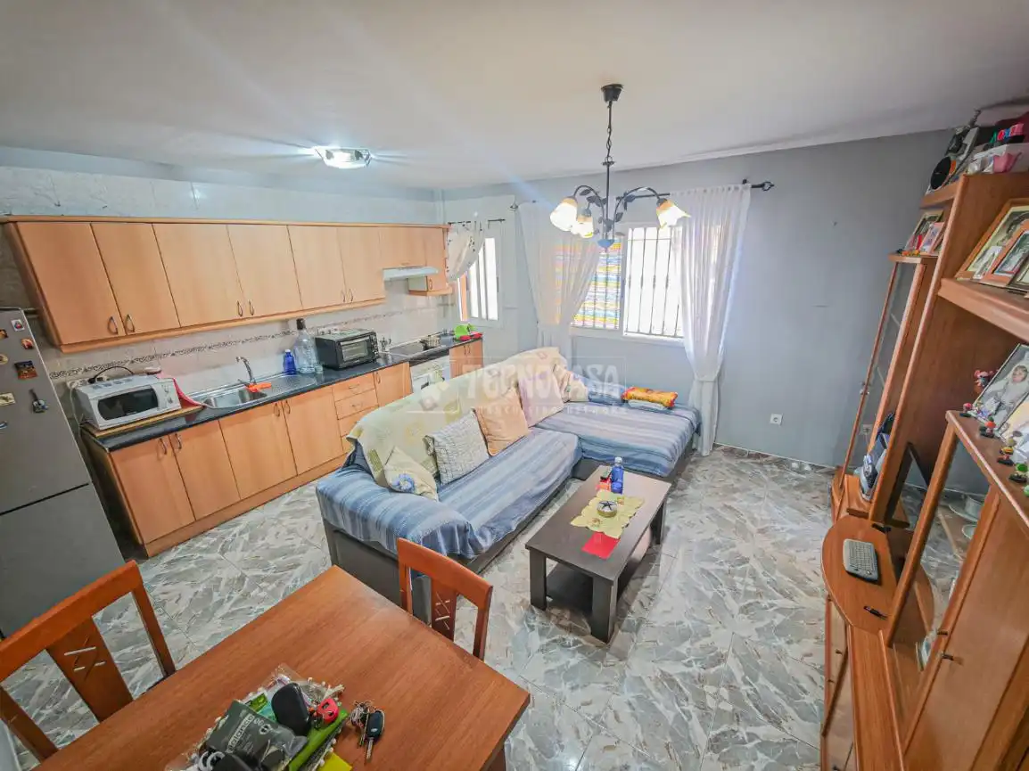 Sala d'estar de Pis en venda en Arona amb Moblat