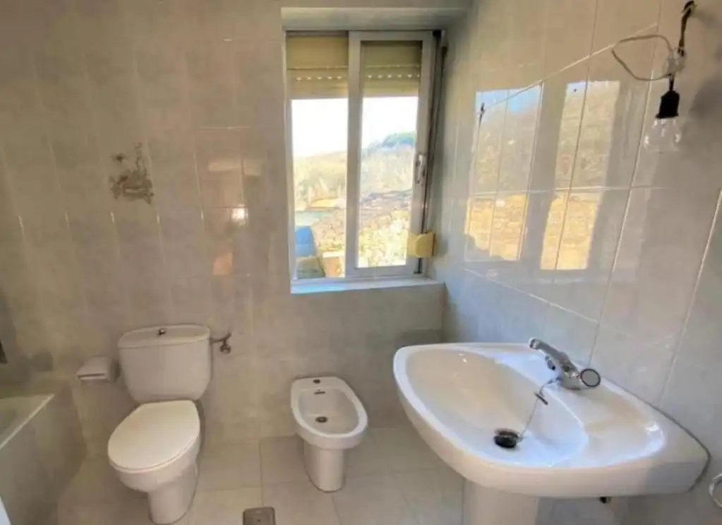 Bany de Casa o xalet en venda en Garrafe de Torío amb Terrassa