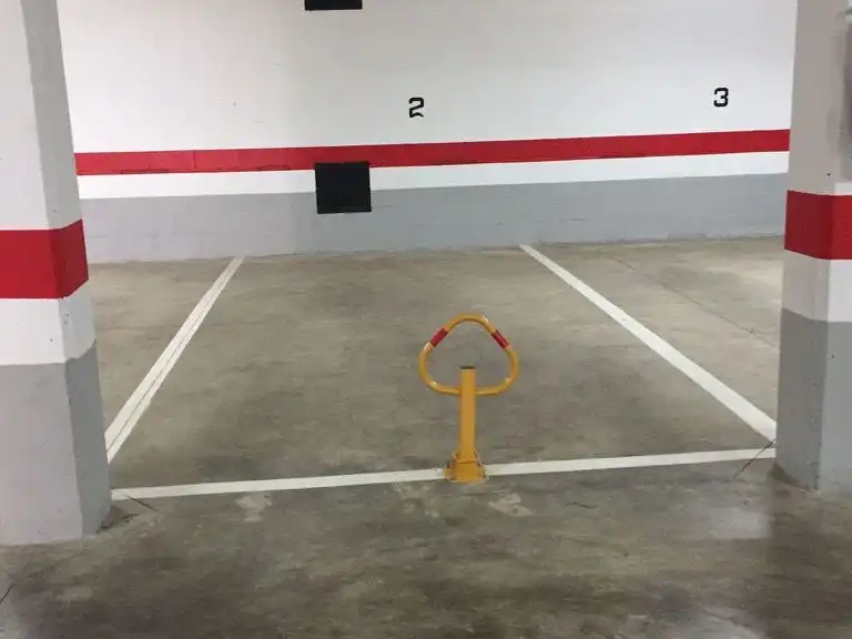Parkplatz von Garage zur Miete in Rota mit Alarm