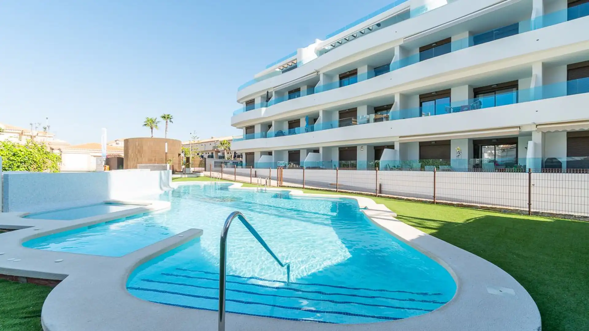 Piscina de Ático en venta en Orihuela con Piscina comunitaria