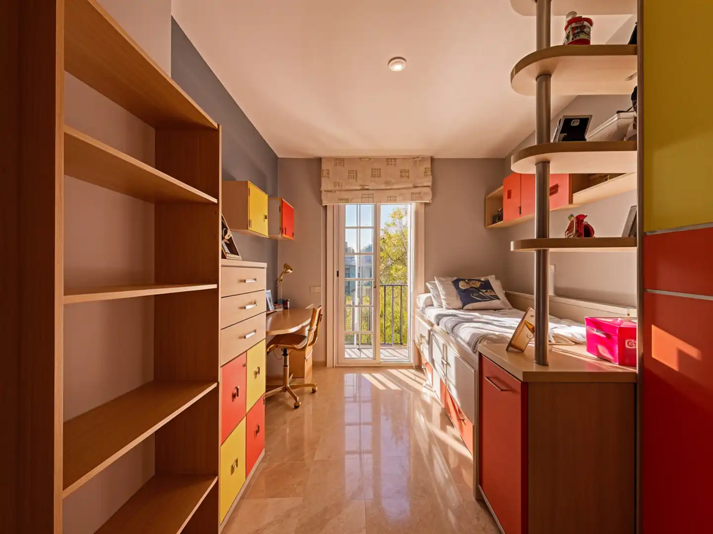 Habitación de Casa adosada en venta en Mataró con Aire acondicionado, Calefacción y Jardín privado