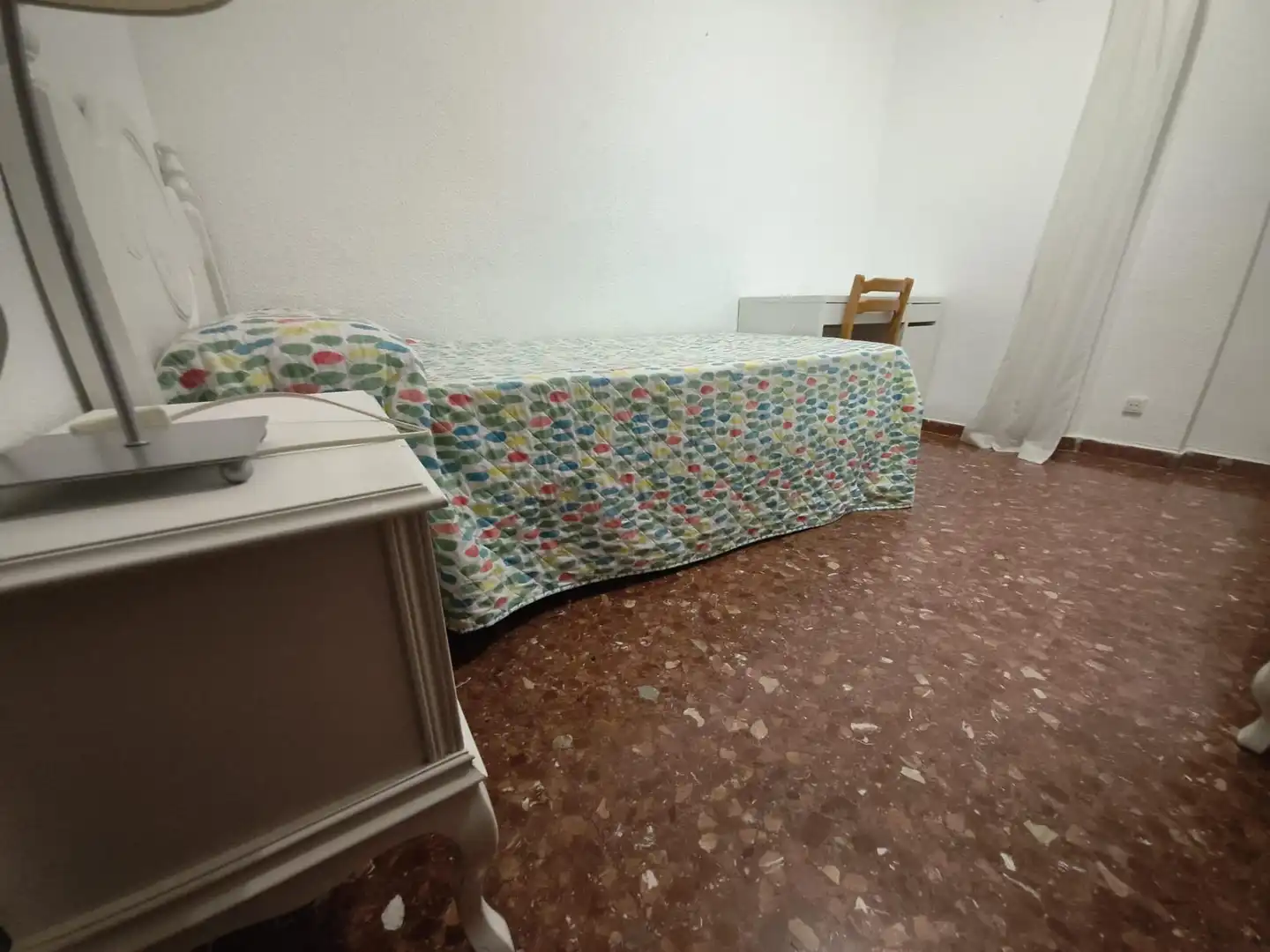 Dormitori de Pis de lloguer en Granada amb Aire condicionat, Calefacció i Terrassa