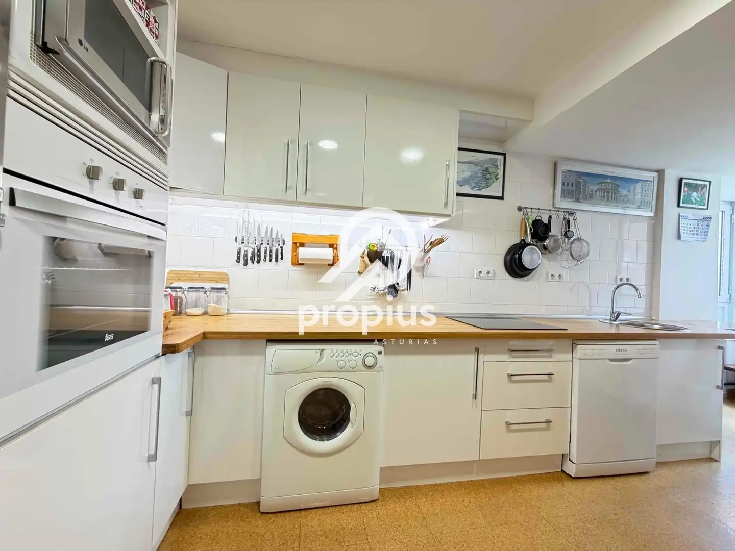 Kitchen of Flat for sale in Oviedo   with Heating, Parquet flooring and Oven