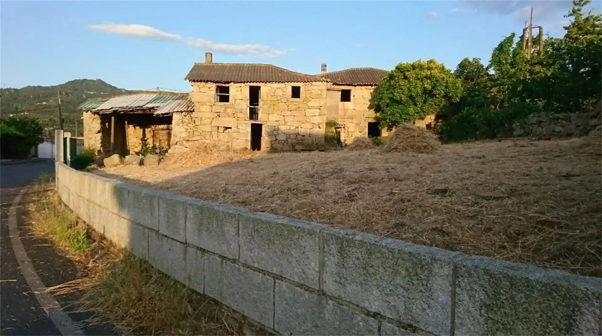 Flat for sale in Coles  with Private garden and Balcony