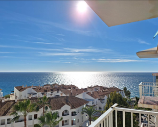 Vista exterior de Apartament en venda en Nerja amb Moblat i Piscina comunitària