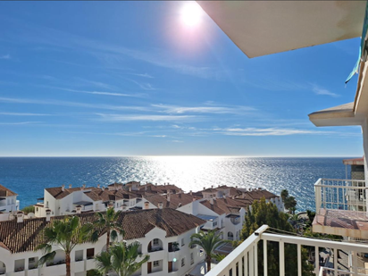Vista exterior de Apartament en venda en Nerja amb Moblat i Piscina comunitària