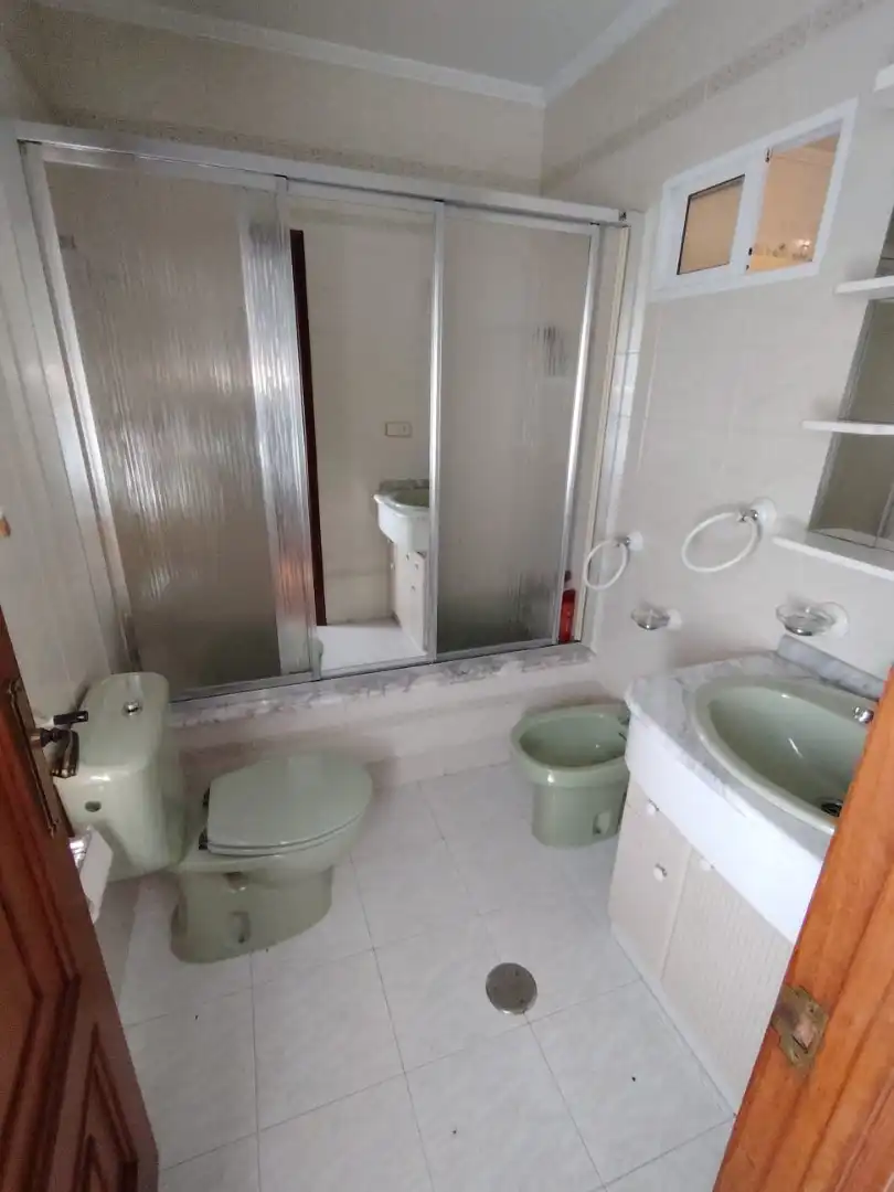 Baño de Casa o chalet de alquiler en Oleiros con Calefacción, Jardín privado y Parquet