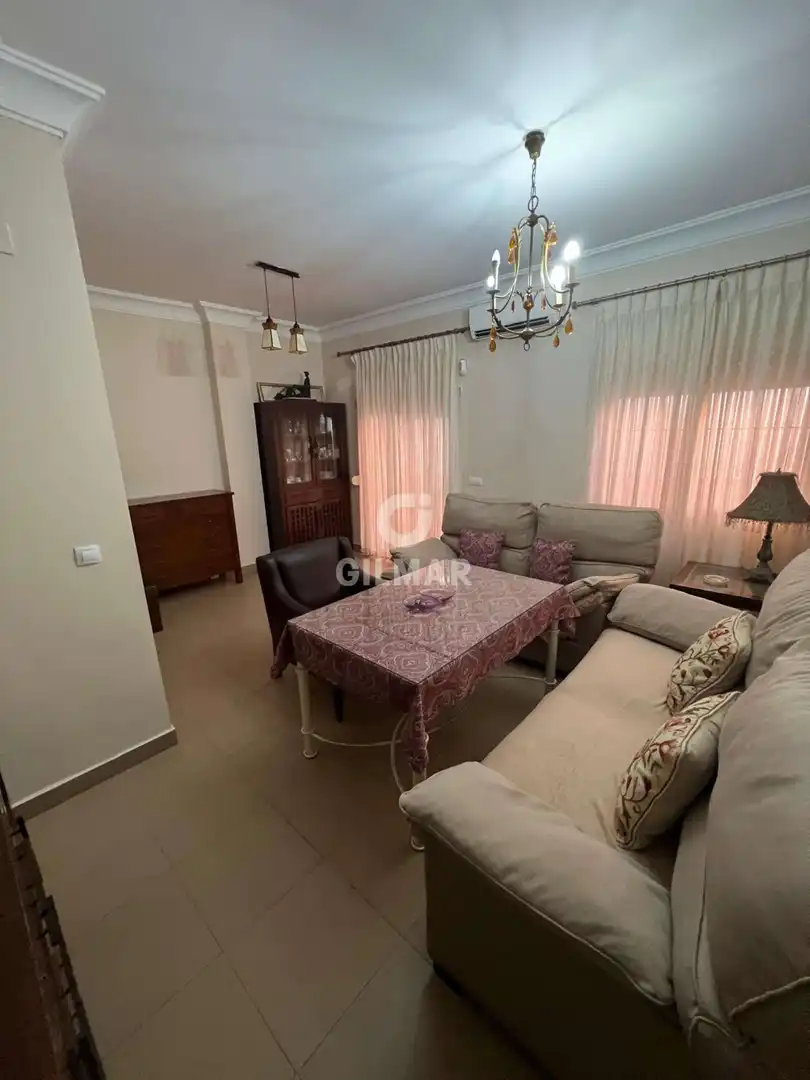 Sala d'estar de Casa adosada en venda en Villamartín amb Calefacció