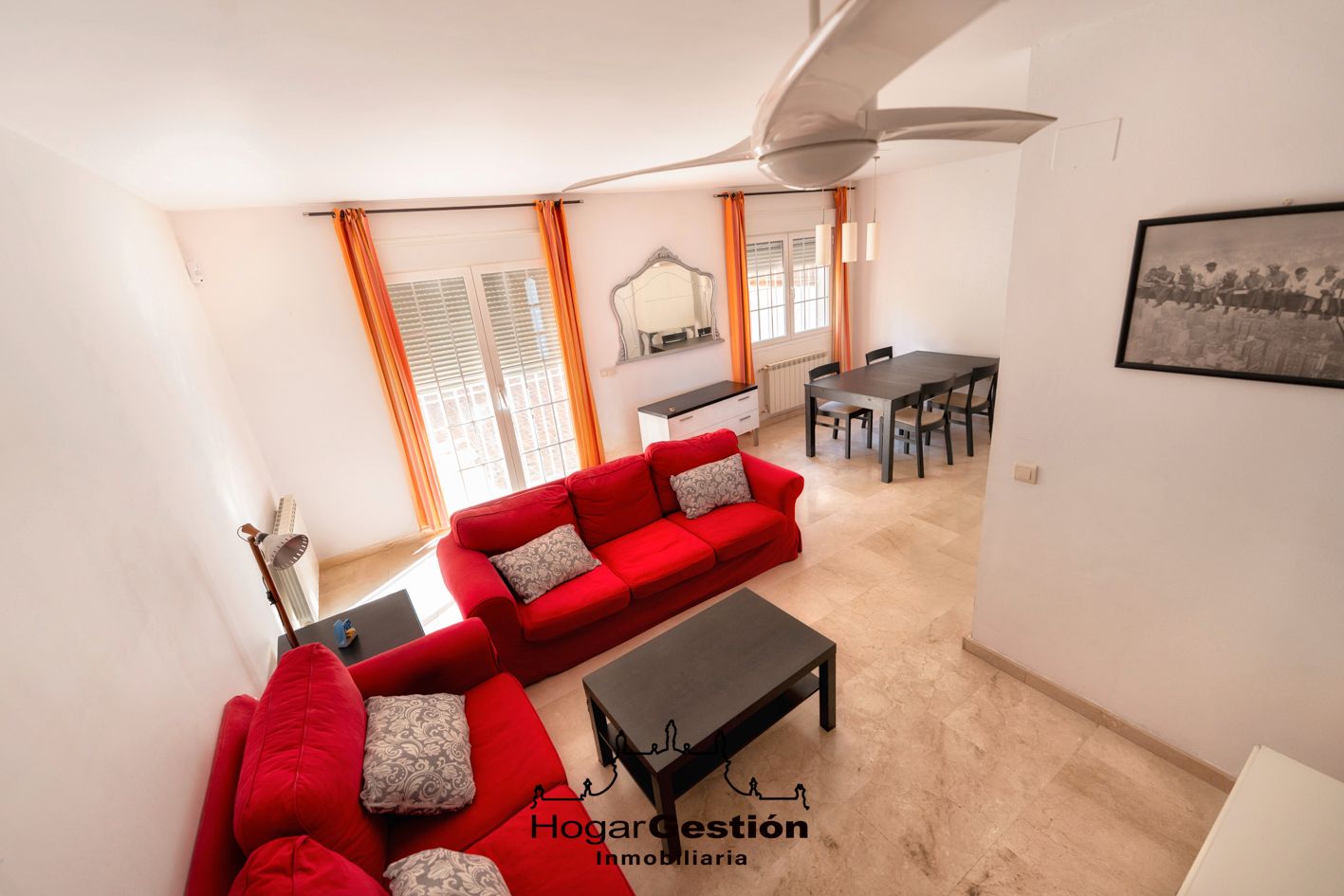 Wohnzimmer von Einfamilien-Reihenhaus zum Verkauf in Ontígola mit Heizung, Parkett und Gemeinschaftspool