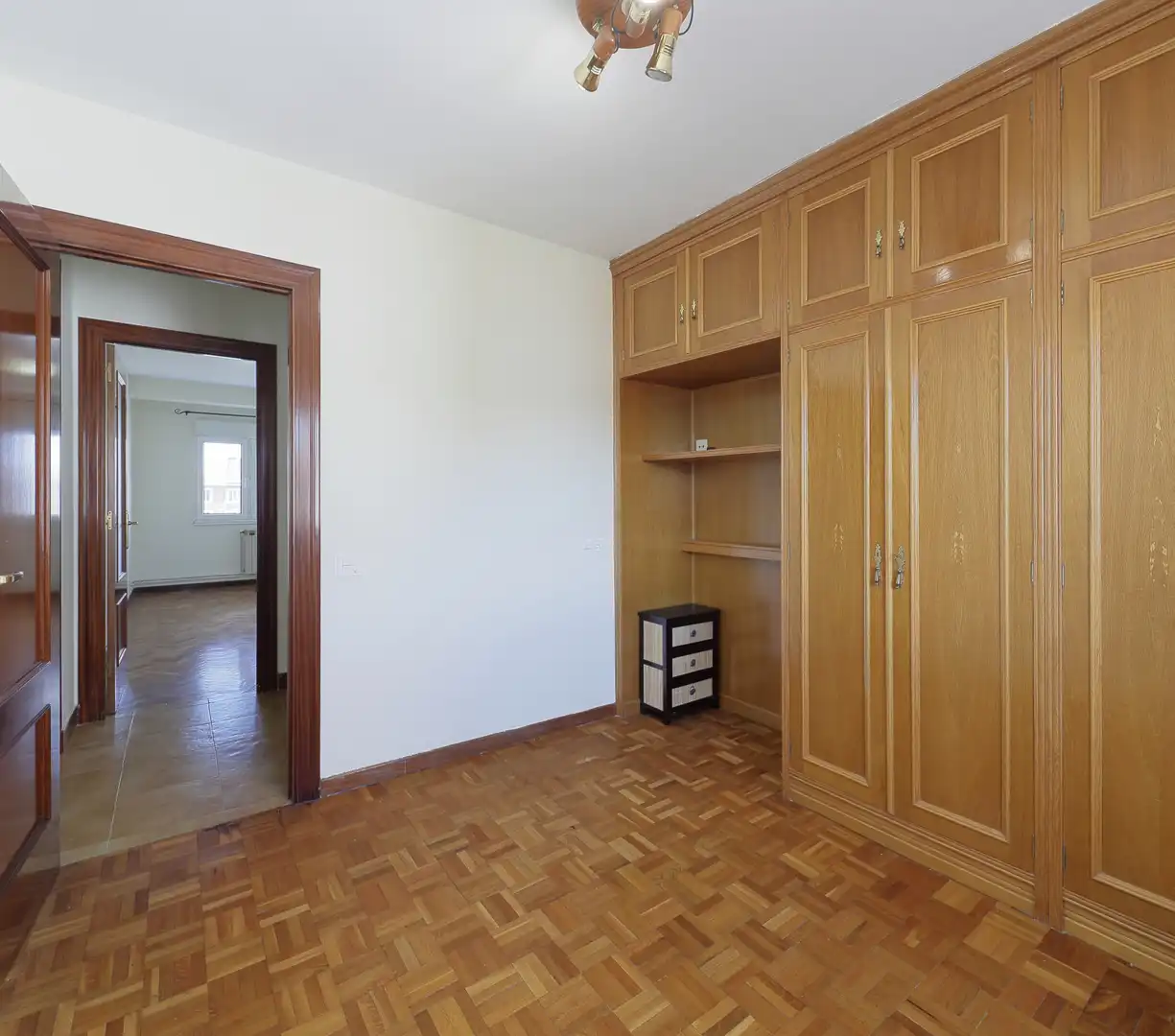 Dormitori de Pis en venda en Gijón  amb Calefacció, Parquet i Terrassa