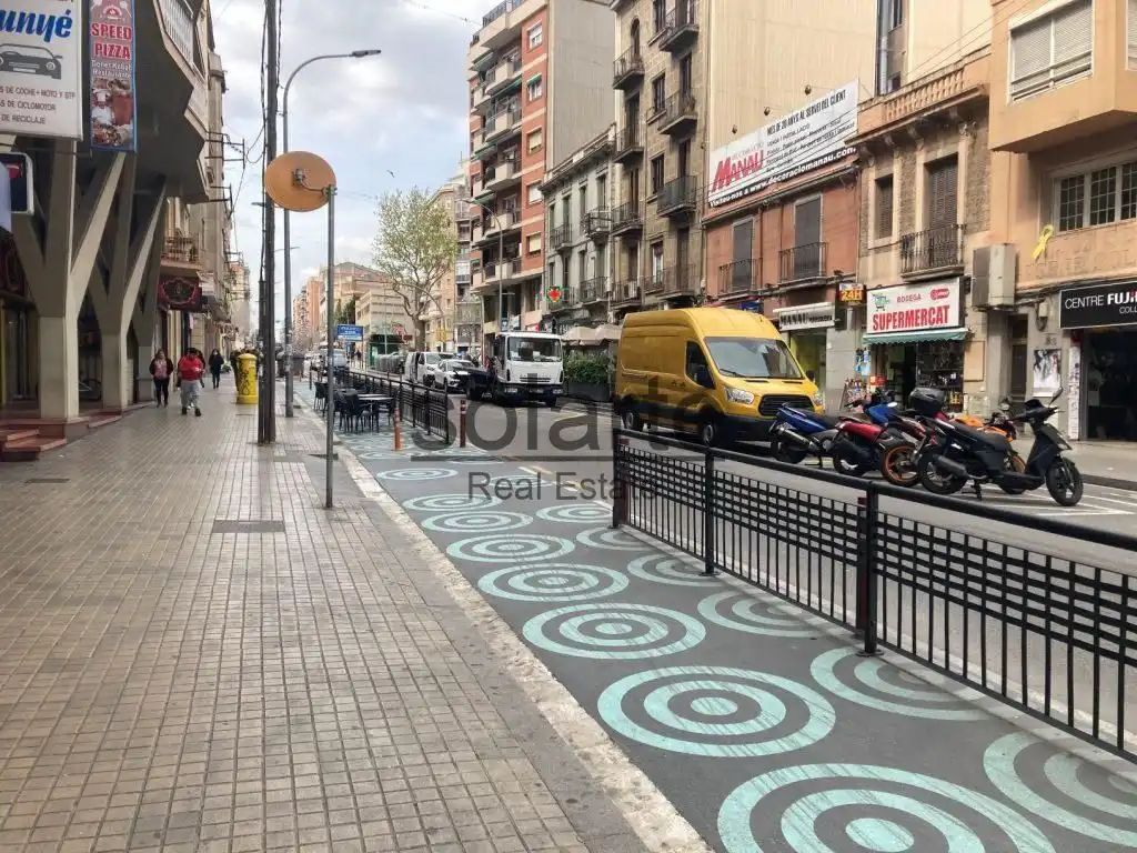 Vista exterior de Pis en venda en L'Hospitalet de Llobregat