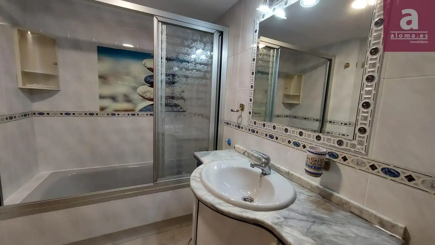 Bathroom of Flat for rent in Cáceres  with Heating, Terrace and Furnished