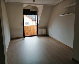 Dormitori de Àtic en venda en Oviedo  amb Terrassa
