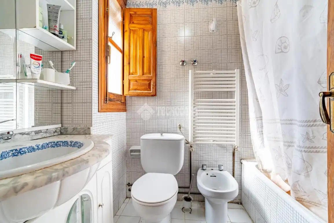Baño de Casa adosada en venta en Granada con Aire acondicionado