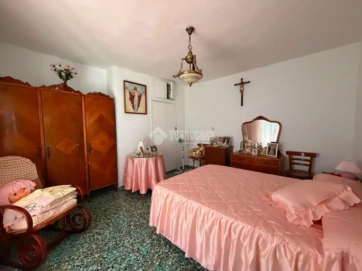 Country homes for sale in Olías