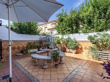 Casa a schiera con balcone in vendita a Paseo Geronimo de Rueda 34