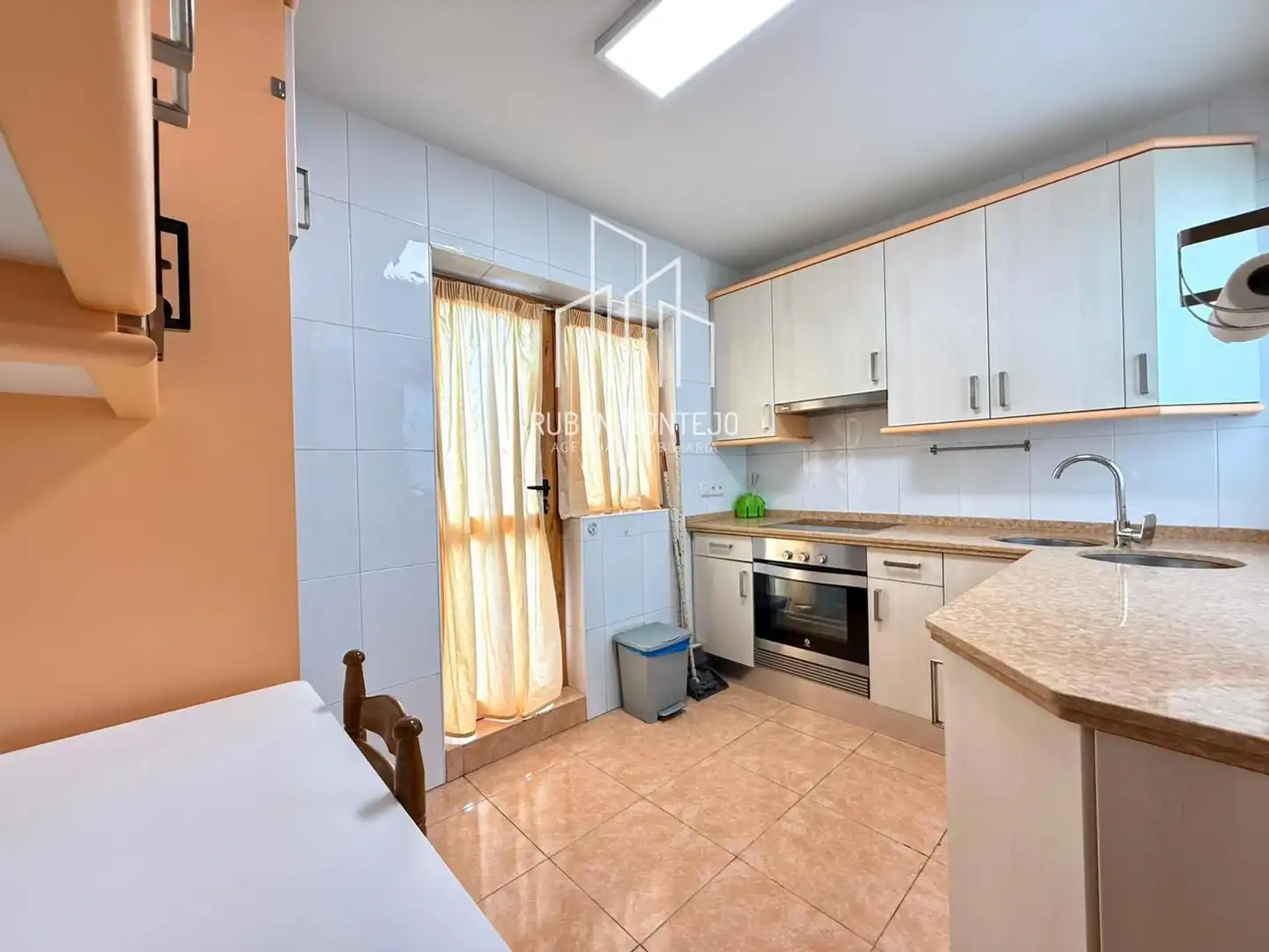 Cocina de Ático de alquiler en Salamanca con Calefacción, Terraza y Amueblado
