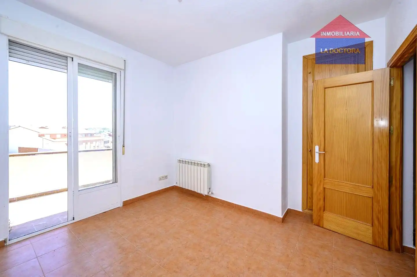 Dormitori de Casa adosada en venda en Camarena amb Calefacció, Jardí privat i Terrassa