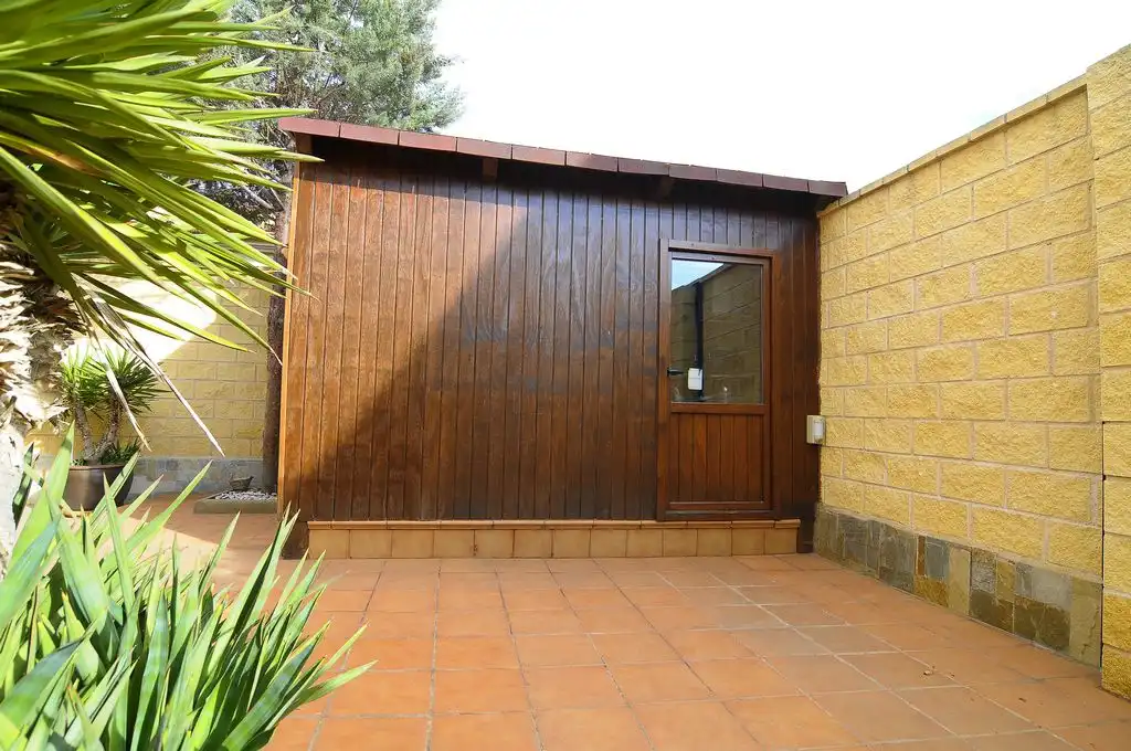 Außenansicht von Haus oder Chalet zum Verkauf in Valdepeñas mit Klimaanlage, Heizung und Privatgarten