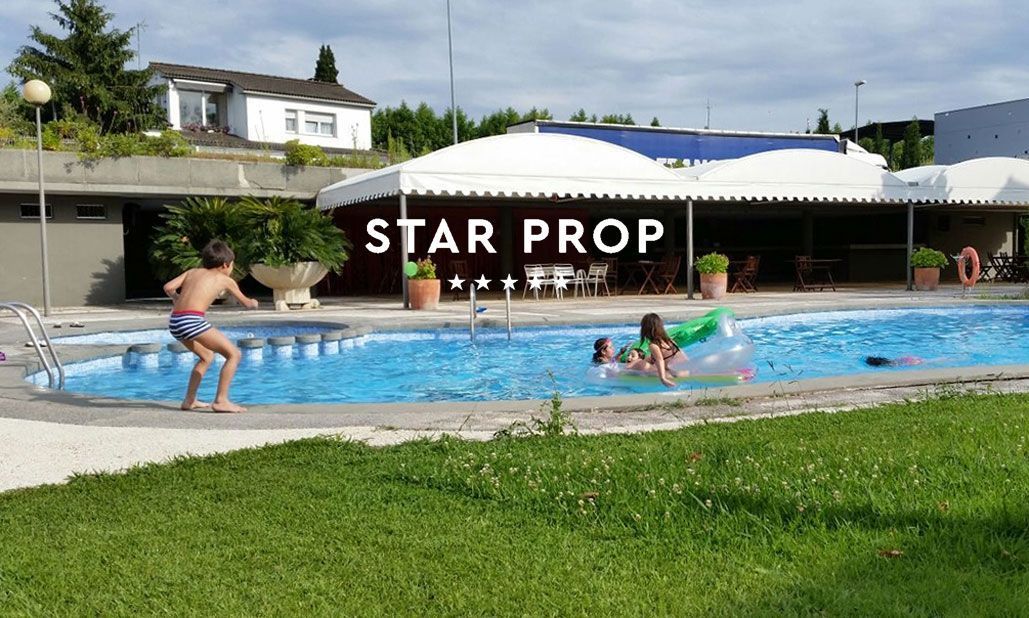 Swimming pool of Building for sale in Girona Capital