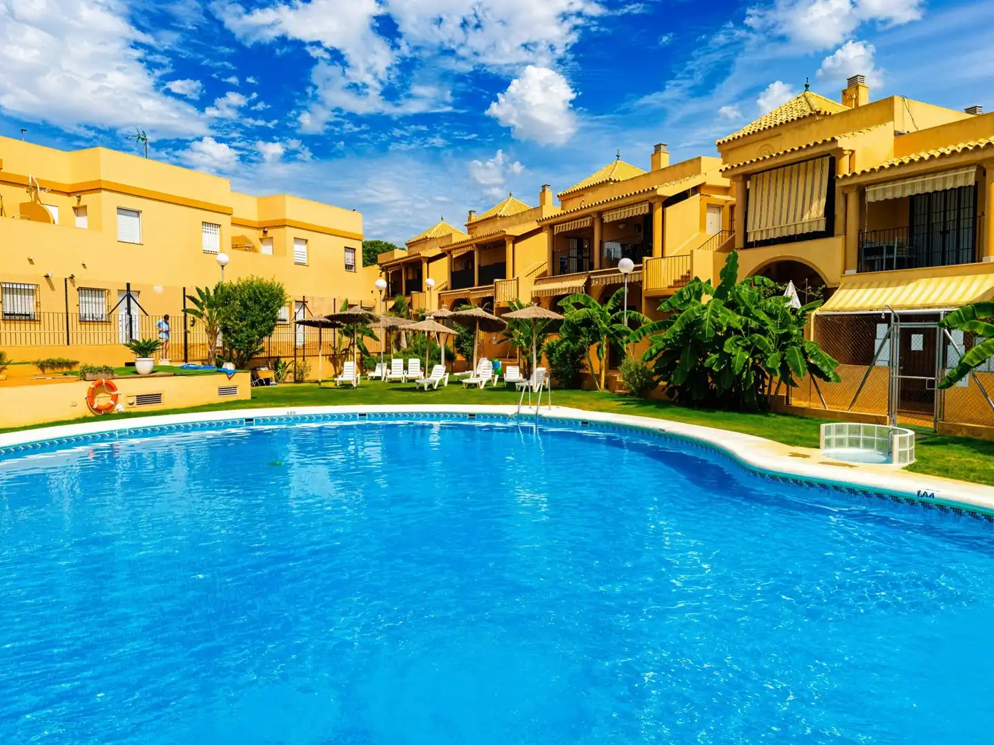 Piscina de Apartamento en venta en Chiclana de la Frontera con Aire acondicionado, Jardín privado y Terraza